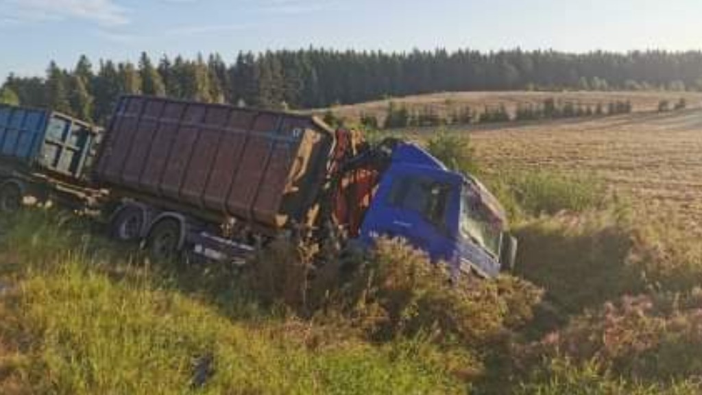  Zderzenie ciężarówki z busem. 